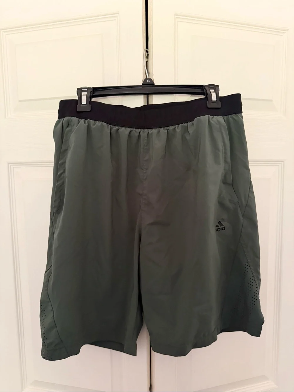 Adidas Men's Olive Green Basketball Active Shorts Gym Shorts Green Black Large